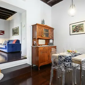 Apartment Delizioso A Campo De' Fiori, Rom
